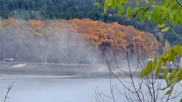 Дим після удару по греблі Бєлгородського водосховища