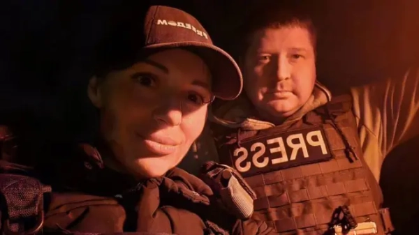 Воєнна кореспондентка телеканалу &quot;FreeДом&quot; Олена Губанова та оператор Євген Кармазін