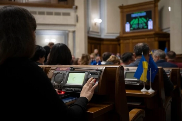 Рада проголосувала за продовження воєнного стану та мобілізації