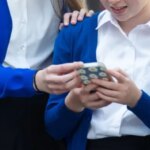 Данія забороняє соціальні мережі для осіб віком до 15 років: чи може це статися і…