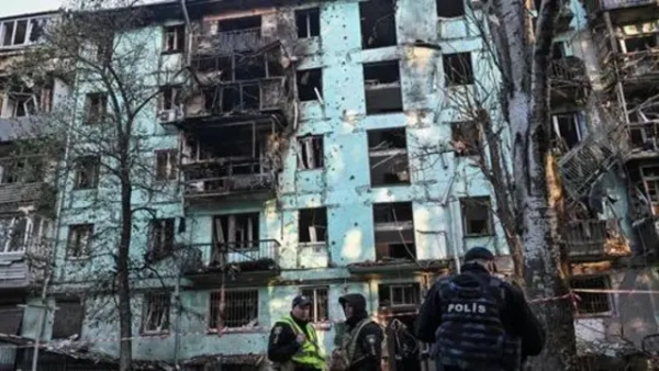 Цю п&#x27;ятиповерхівку в Запоріжжі пошкоджено ударом дрона