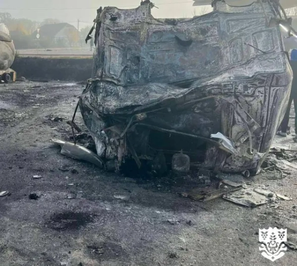 Обгорілі машини