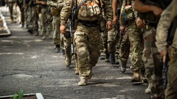 багато військових ідуть