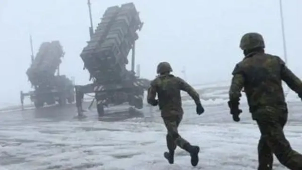 Військові біжать до систем Patriot