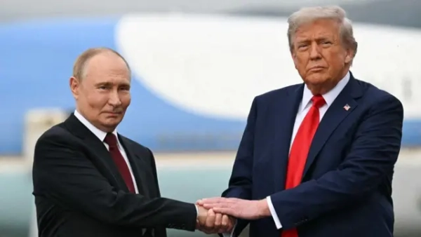 Дональд Трамп і Володимир Путін під час зустрічі на Алясці