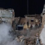 Тернопіль: Ймовірно, понад два десятки осіб під уламками будівлі.