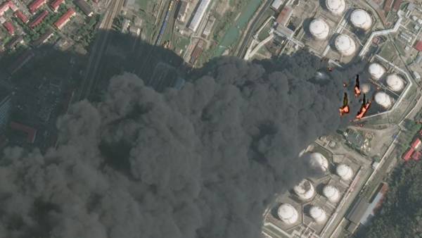 Повністю зруйновано частину нафтопереробного заводу в Туапсе: доступні фото з космосу 3