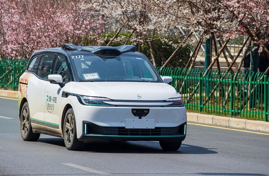 Повстання роботаксі в Ухані: сто автомобілів раптово зупинилися,&hellip;