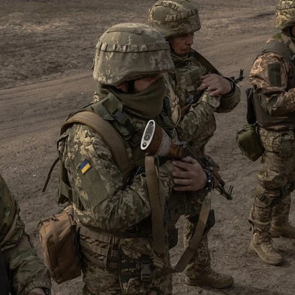 Зарплату військовослужбовцям на передовій можуть збільшити: що відомо