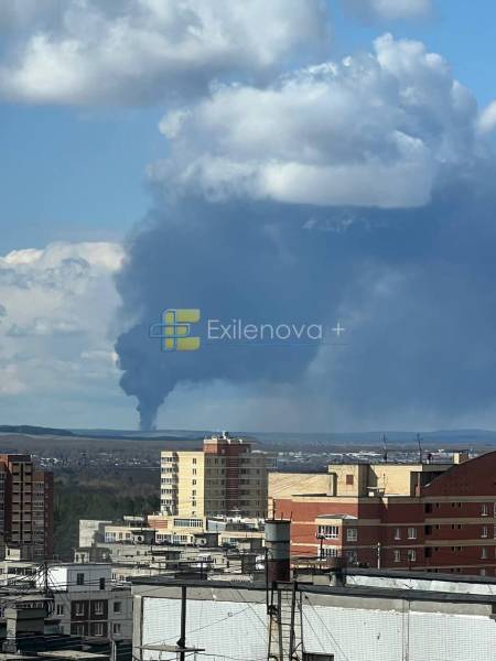 Чорний дим здіймається в небо: в Пермському краї скаржаться на удар безпілотників 13