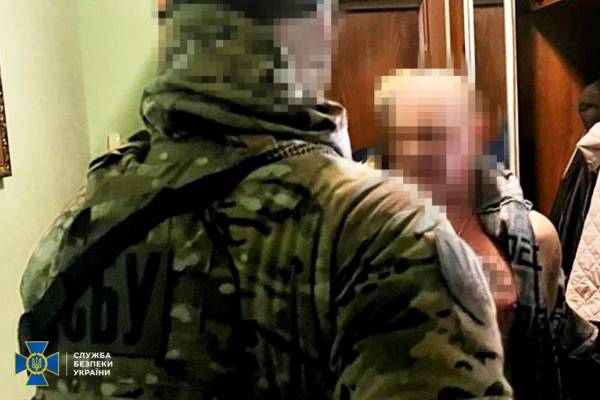 В Україні викрито шахрайський кол-центр, який виманював гроші у військових 8