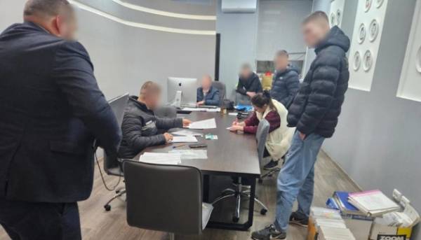 Привласнення майже 580 мільйонів у сфері оборонних закупівель: викрито п'ятьох зловмисників 11