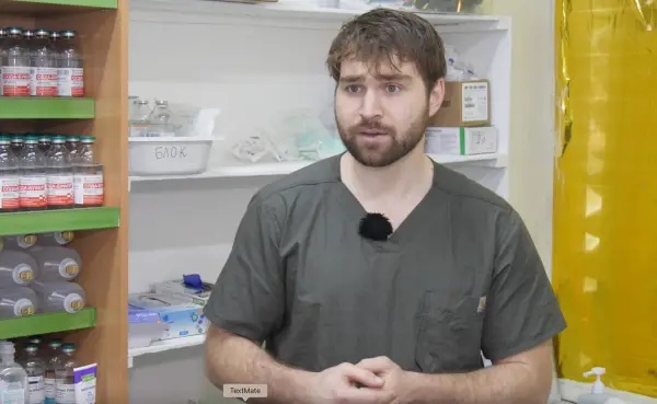 Снаряд потрапив у стегно, але не вибухнув: ексклюзивні подробиці порятунку бійця медичними працівниками 12