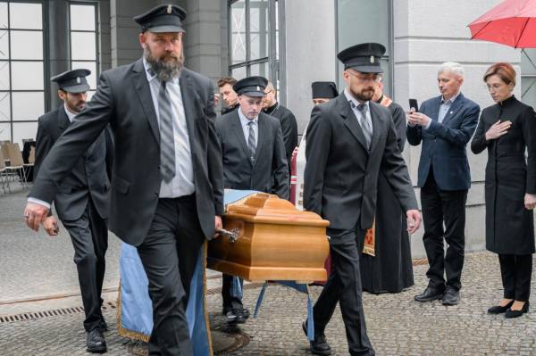 Зеленський повідомив, хто з очільників ОУН буде похований в Україні 15