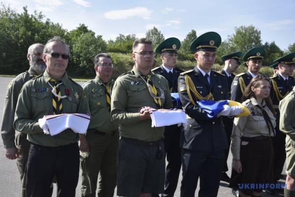 Пане полковнику Мельник, ласкаво просимо до України! 19