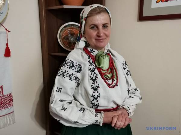 Як вінницькі майстрині вплітали жіночу сутність у вишиванку 9 Як вінницькі майстрині вплітали жіночу сутність у вишиванку 9