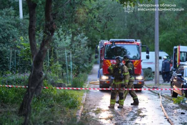 Ворог завдав удару по житловому будинку в Запоріжжі: припинено подачу газу, є жертви 21 Ворог завдав удару по житловому будинку в Запоріжжі: припинено подачу газу, є жертви 21