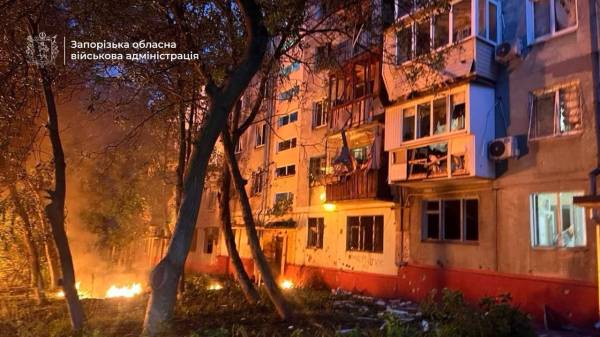 Ворог завдав удару по житловому будинку в Запоріжжі: припинено подачу газу, є жертви 14 Ворог завдав удару по житловому будинку в Запоріжжі: припинено подачу газу, є жертви 14