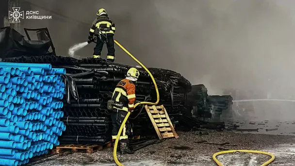 Сильна пожежа вирувала в Ірпені пів ранку: що відомо (фото, відео) 10 / © ДСНС у Київській області