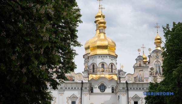 ПОРТАЛ новин 30 Чеська Республіка подарувала Києво-Печерському заповіднику мобільну станцію для оцифрування