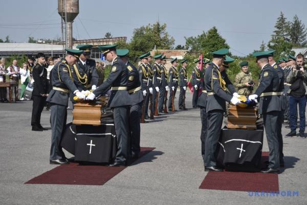 Пане полковнику Мельник, ласкаво просимо до України! 30