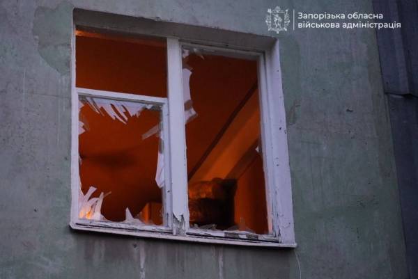 Ворог завдав удару по житловому будинку в Запоріжжі: припинено подачу газу, є жертви 15 Ворог завдав удару по житловому будинку в Запоріжжі: припинено подачу газу, є жертви 15