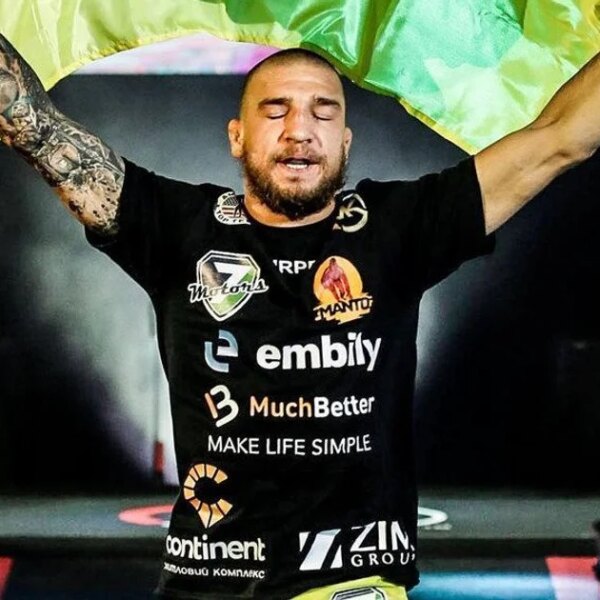 Українець Амосов здобув свою другу перемогу в UFC, “придушивши” супротивника