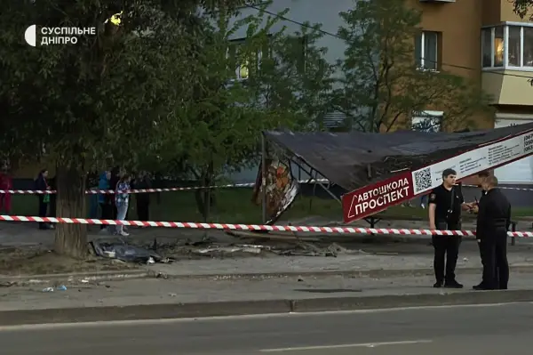 Водій у Дніпрі врізався в зупинку з людьми: є загиблий 10