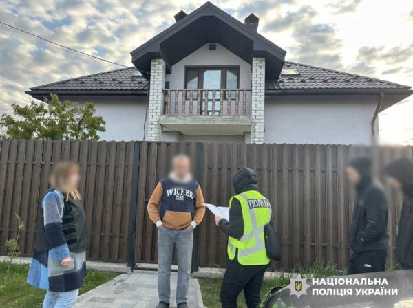 Поліція провела 44 обшуки у посадовців ТЦК через незаконне збагачення та недостовірні відомості в деклараціях 9