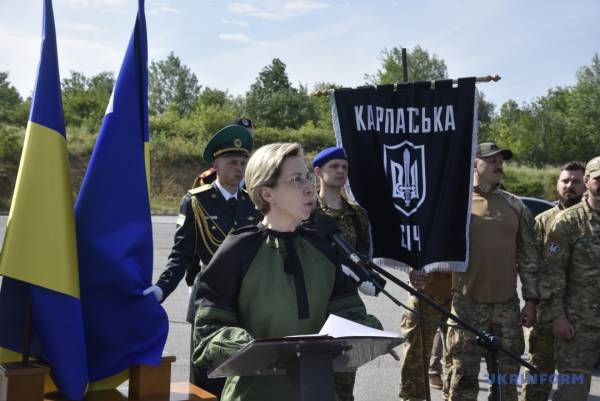 Пане полковнику Мельник, ласкаво просимо до України! 24