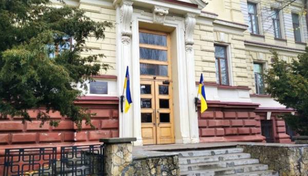 Викрадені росіянами артефакти з херсонського музею псуються у підвальному приміщенні Генічеська