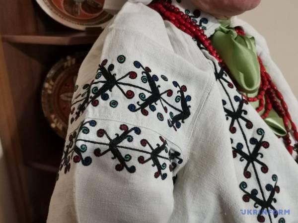 Як вінницькі майстрині вплітали жіночу сутність у вишиванку 11 Як вінницькі майстрині вплітали жіночу сутність у вишиванку 11