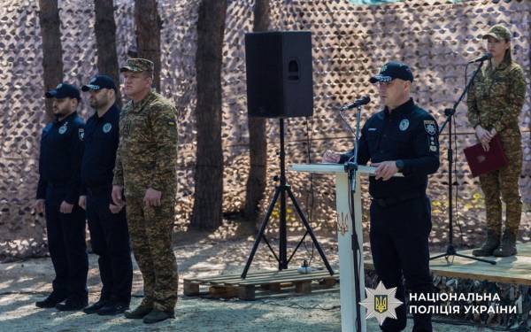Перший загін патрульних поліцейських закінчив посилені тренування на полігонах 22 Перший загін патрульних поліцейських закінчив посилені тренування на полігонах 22