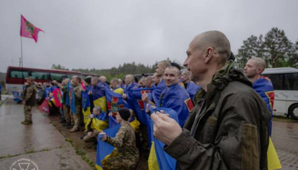 СБУ продемонструвала унікальні кадри сьогоднішнього обміну військовополоненими