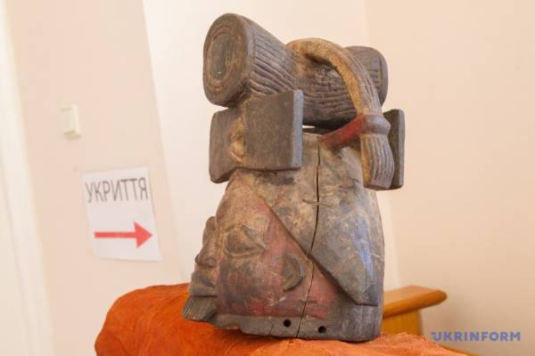 У Києві презентували експозицію африканських масок 14