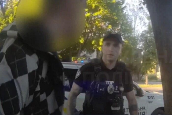 ПОРТАЛ новин 60 У Житомирі чоловік з ножем напав на випадкових…