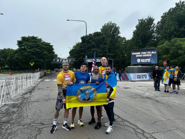 Українські військові та американські ветерани долучилися до пробігу на вшанування пам'яті полеглих. 16 Українські військові та американські ветерани долучилися до пробігу на вшанування пам'яті полеглих. 16