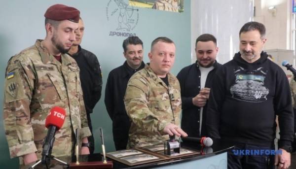 Благодійний випуск марки від Укрпошти та фонду «Повернись живим» 13