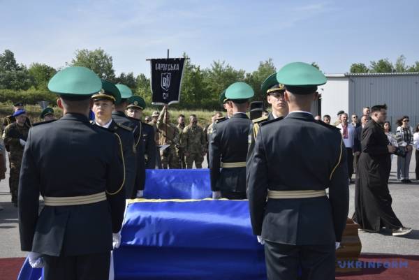 Пане полковнику Мельник, ласкаво просимо до України! 27