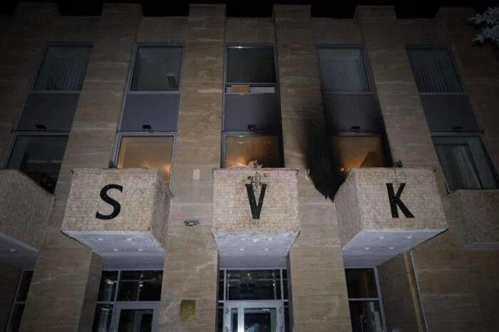 Невідомі особи кинули пляшки із запальною сумішшю у&hellip;