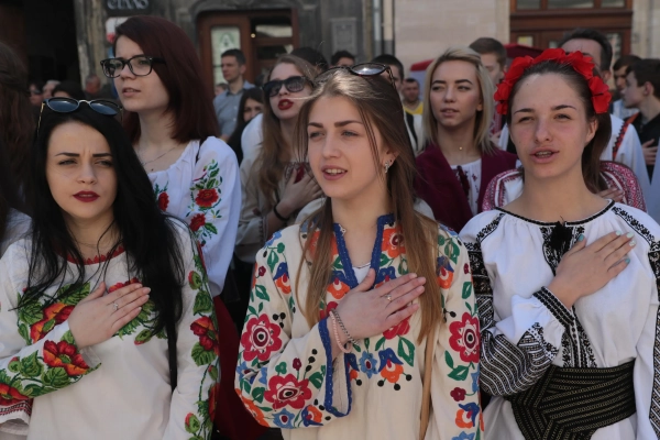 День вишиванки 2026 - як правильно говорити українською про наш національний одяг 7 День вишиванки 2026 - як правильно говорити українською про наш національний одяг 7