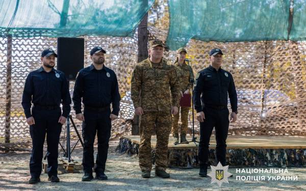 Перший загін патрульних поліцейських закінчив посилені тренування на полігонах 13 Перший загін патрульних поліцейських закінчив посилені тренування на полігонах 13