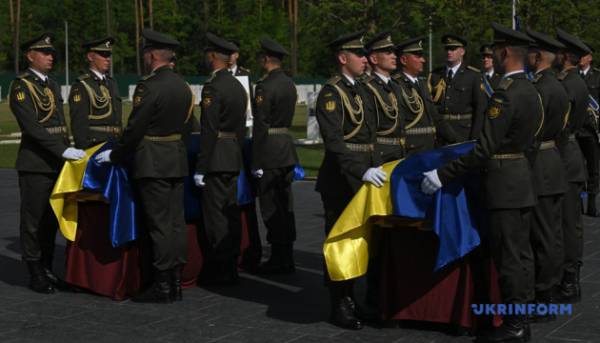 Лідера ОУН Андрія Мельника та його дружину перепоховали на Національному військовому меморіалі. 28 Лідера ОУН Андрія Мельника та його дружину перепоховали на Національному військовому меморіалі. 28