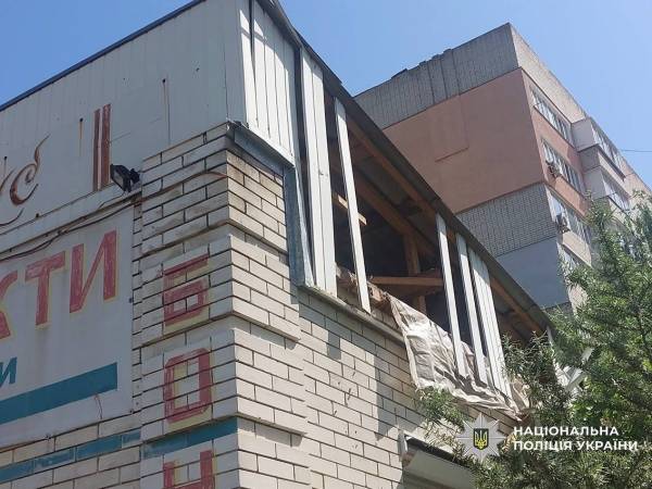 Російська ракета вразила центр Прилук, внаслідок чого у лікарні помер 15-річний юнак. 14