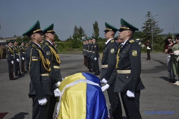 Пане полковнику Мельник, ласкаво просимо до України! 32