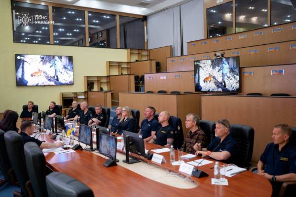 Державна служба України з надзвичайних ситуацій обговорила з представниками Швеції особливості діяльності в умовах воєнного стану. 8 Державна служба України з надзвичайних ситуацій обговорила з представниками Швеції особливості діяльності в умовах воєнного стану. 8