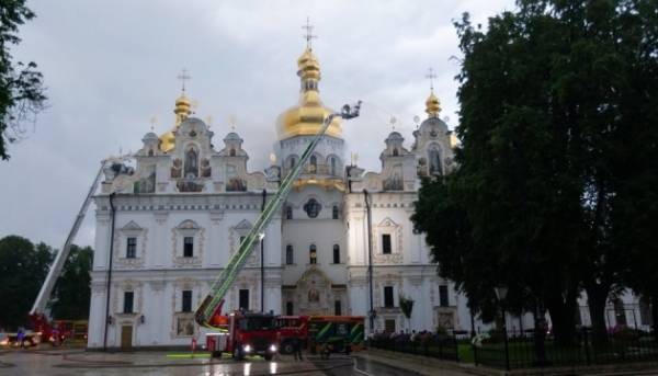 ПОРТАЛ новин 128 Єпископ Авраамій: “Лаврські святині врятовано завдяки швидкій евакуації”