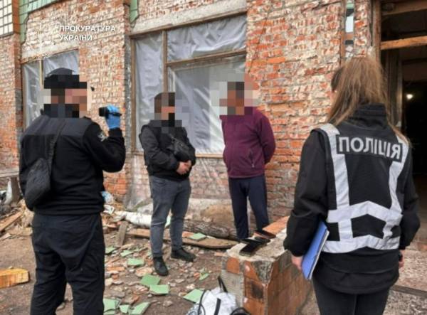 Шукали людей для рабства біля вокзалів: у Києві четверо зловмисників тримали людей у трудовому рабстві 18 Шукали людей для рабства біля вокзалів: у Києві четверо зловмисників тримали людей у трудовому рабстві 18