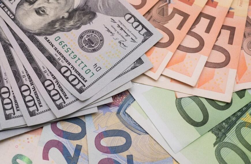 Вартість валют 12 червня: скільки коштують долар, євро та злотий