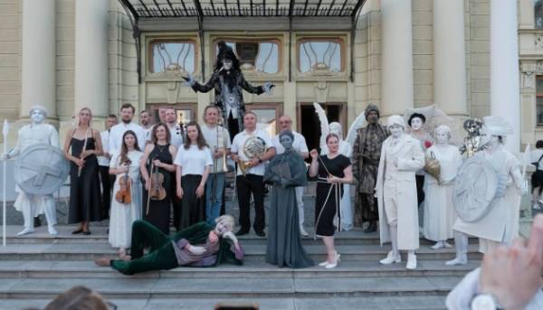 ПОРТАЛ новин 109 У Чернівцях вперше влаштували фестиваль вуличного театру TRALKA…